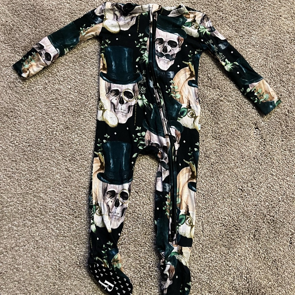 Posh peanut skull footie 6-9 month